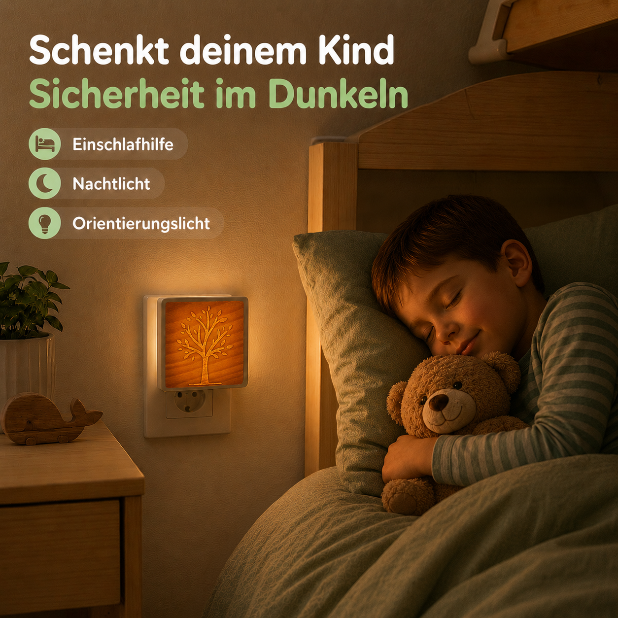 Schlafendes Kind mit Baum-Nachtlicht aus Holz als sanfte Orientierung im Dunkeln