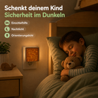 Schlafendes Kind mit Dinosaurier-Nachtlicht aus Holz als sanfte Orientierung im Dunkeln