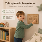 Kind stellt am Countdown-Kalender aus Holz die verbleibenden Tage ein und lernt Zeit spielerisch zu verstehen