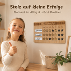 Kind nutzt eine Sternentafel aus Holz für Wochenroutinen, Motivation und kleine Erfolge