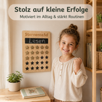 Kind zeigt stolz eine Sternentafel aus Holz für Routinen, Motivation und kleine Erfolge