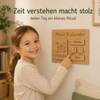 Kind zeigt stolz auf den Montessori-Dauerkalender aus Holz und macht Zeit im Alltag sichtbar