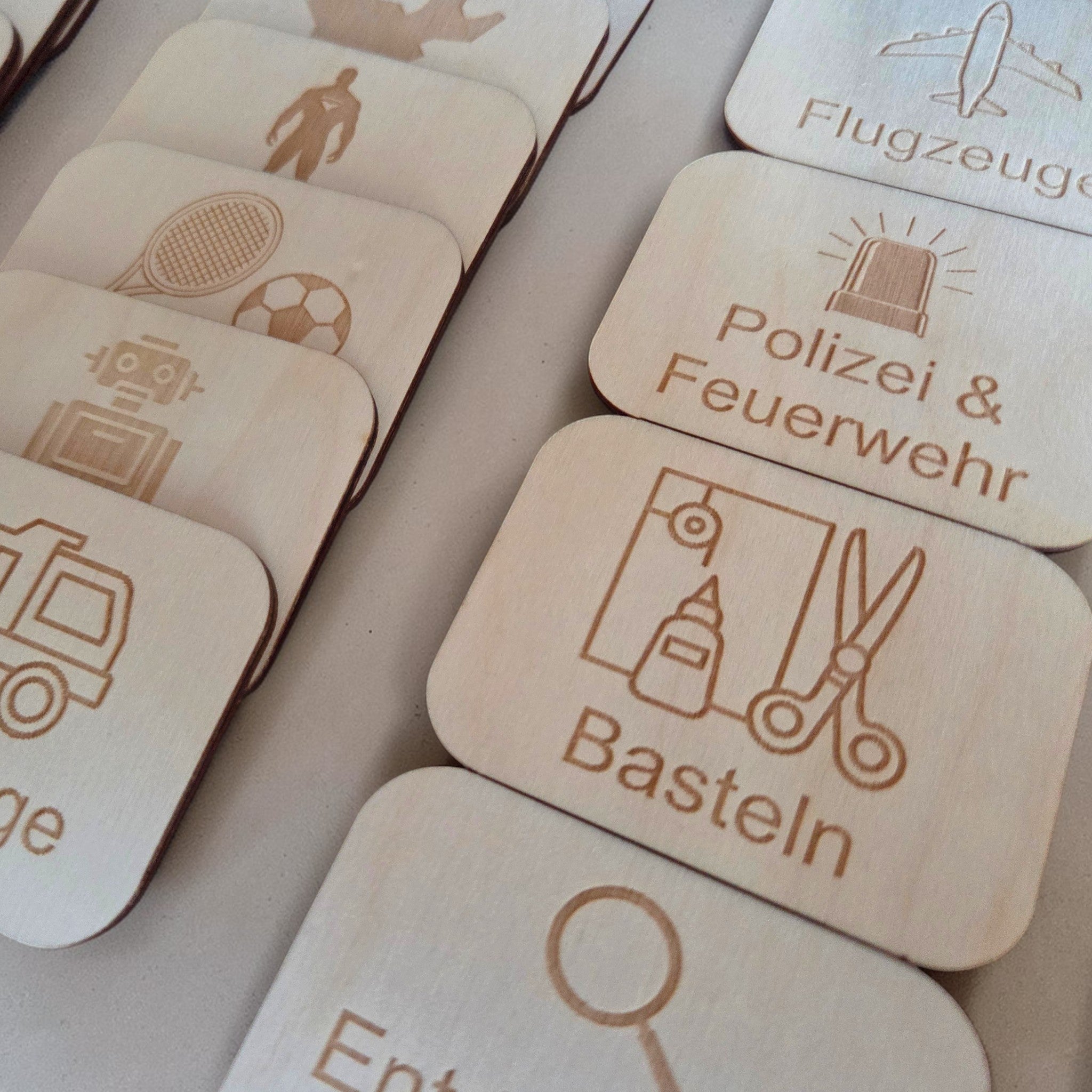 Montessori Organizer Labels aus Holz - Spielsachen