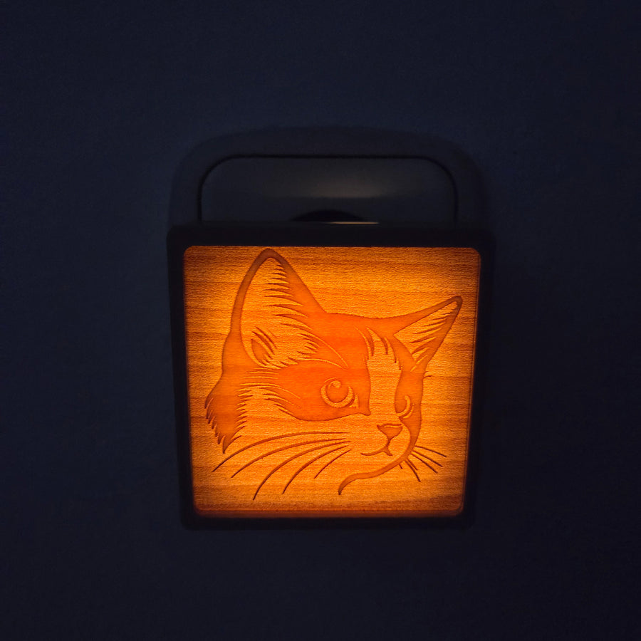Nachtlicht Katze aus Holz mit warmem Licht